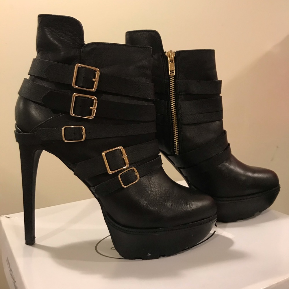 Steve Madden akademi black biker booties, size 8